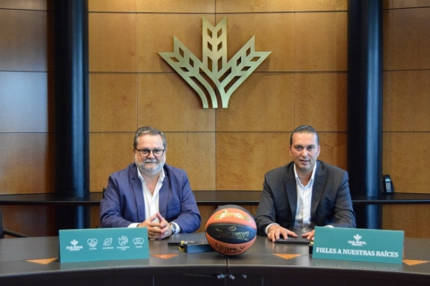 Imagen de la firma del convenio (CAJA RURAL)