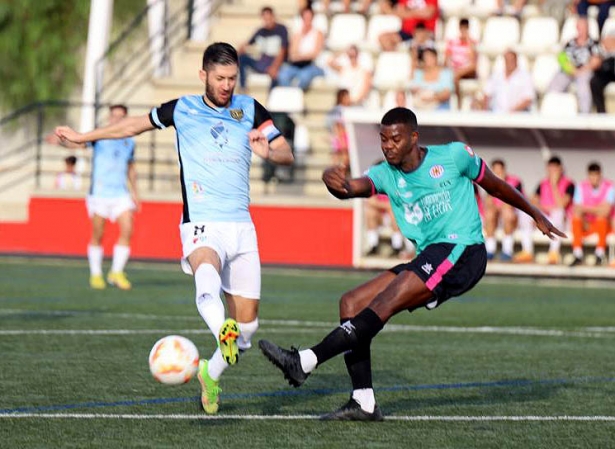 Fran Machado en el partido ante el Torredonjimeno (JOSÉ ANDRÉS FERNÁNDEZ) 