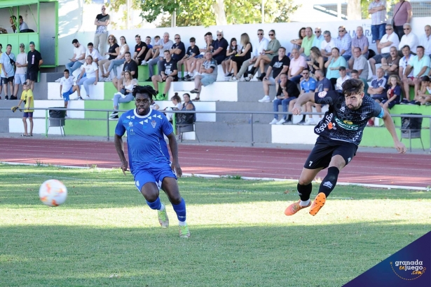 Maracena y Huétor Tájar no pudieron pasar del empate a cero en un disputado derbi (JOSÉ M. BALDOMERO)