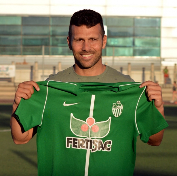 Javier Vilaseca con la camiseta del Atarfe Industrial (GRJ)