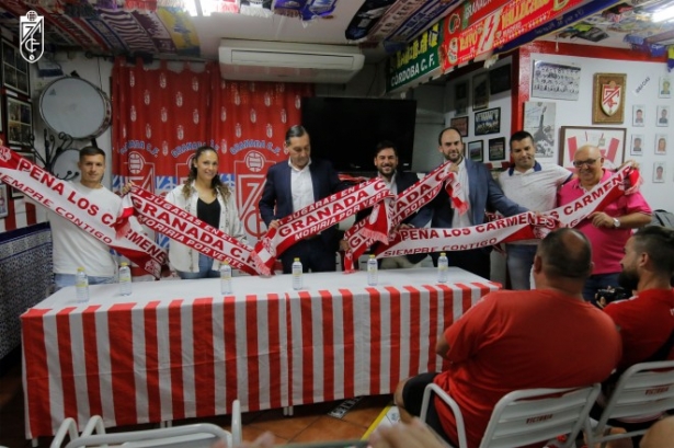 Momento de la visita del Granada a la Peña `Los Cármenes` (GCF)