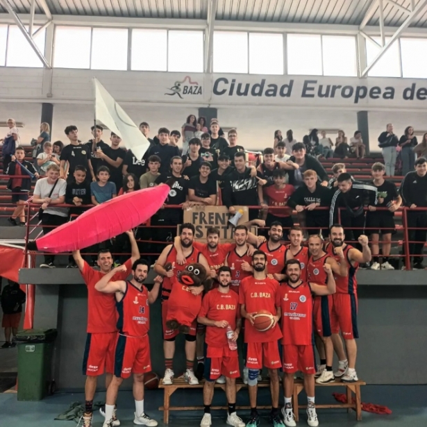 El Multiopticas Baza celebra la victoria (CB BAZA) 