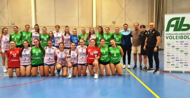 Foto de familia en categoría femenina (GRANADA VOLEIBOL)