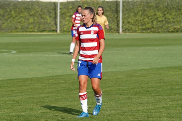 Naima García marcó los dos goles en el primer triunfo del Granada en liga (JOSÉ VELASCO / GRJ)