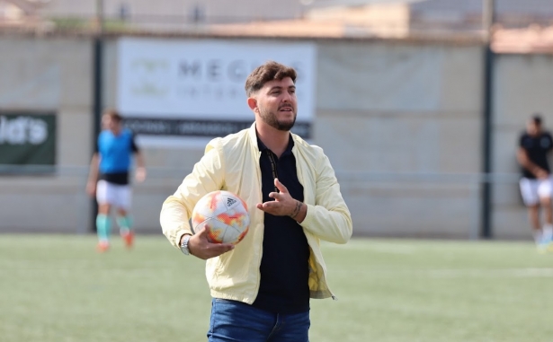 Julio Catalá, entrenador del Arenas de Armilla (JOSÉ ANDRÉS FERNÁNDEZ / ARENAS DE ARMILLA)
