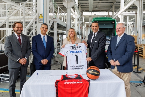 Marifrán Carazo con la camiseta de la Fundación CB Granada (JUNTA)
