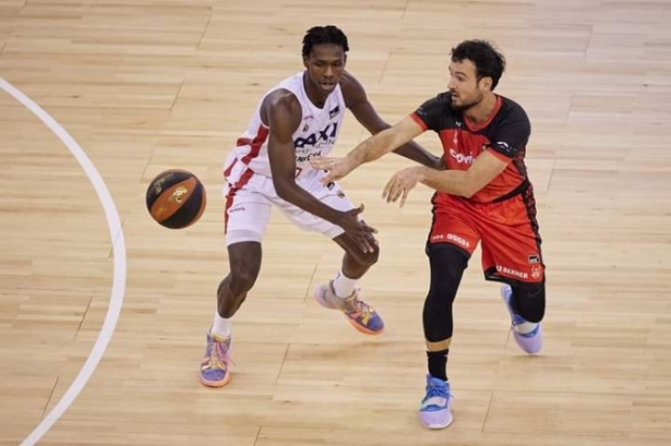 Lluis Costa en el partido ante Baxi Manresa (FERMÍN RODRÍGUEZ / FUNDACION-CBG) 