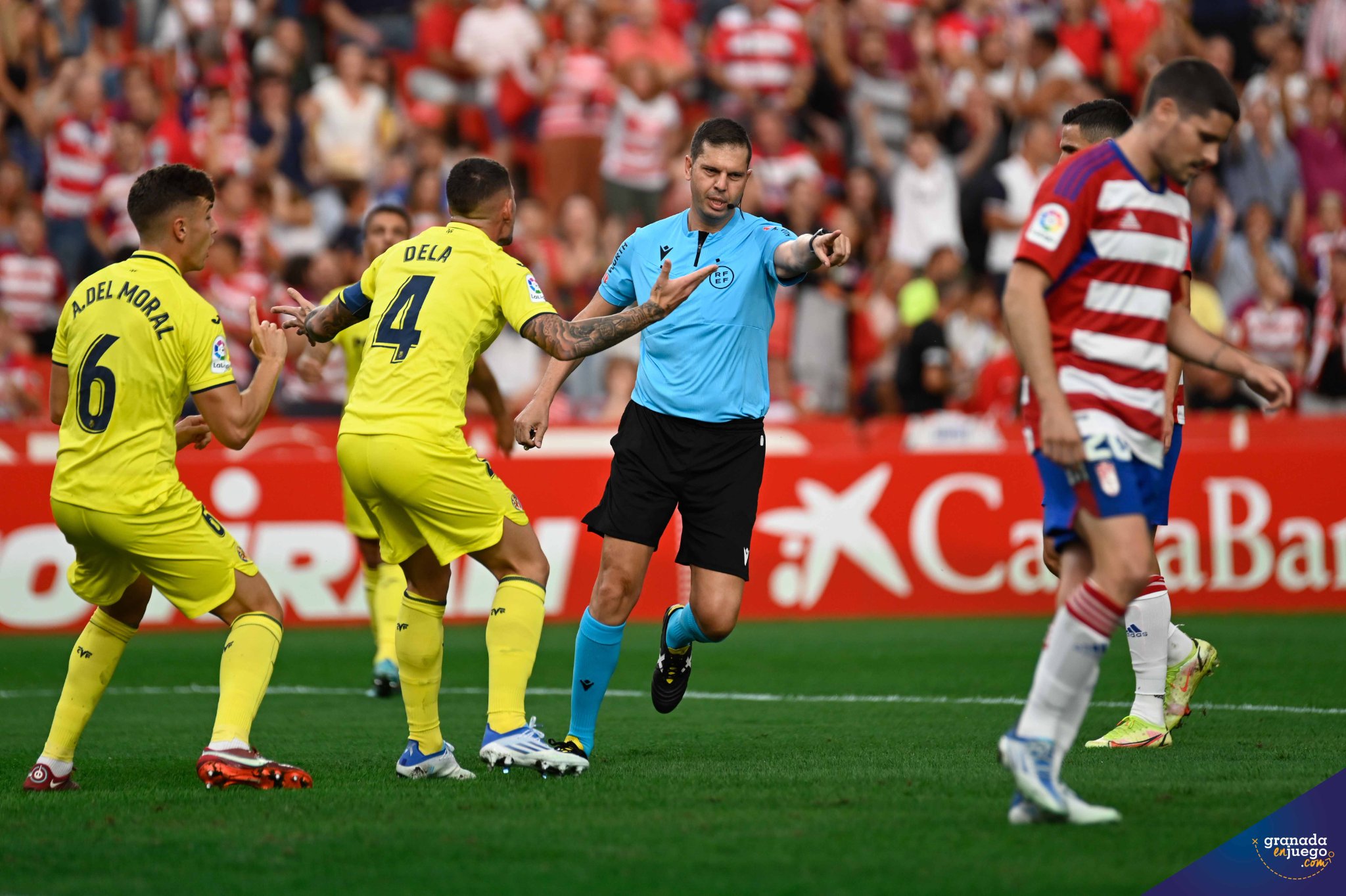 Trujillo Suárez señala un penalti en el Granada - Villarreal B de la presente temporada (JOSÉ M. BALDOMERO) Trujillo Suárez señala un penalti en el Granada - Villarreal B de la presente temporada (JOSÉ M. BALDOMERO)