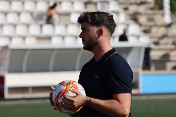 Julio Catalá, entrenador del Arenas de Armilla (JOSÉ ANDRÉS FERNÁNDEZ / ARENAS DE ARMILLA)