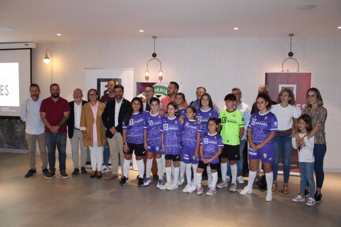 Fundación Abades patrocina el primer equipo de fútbol femenino del Poniente granadino (FUNDACIÓN ABADES) Fundación Abades patrocina el primer equipo de fútbol femenino del Poniente granadino (FUNDACIÓN ABADES)