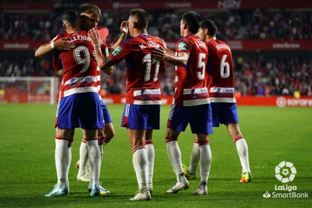 Los jugadores del Granada celebran uno de los goles marcados ante el Sporting en el último partido (LALIGA)