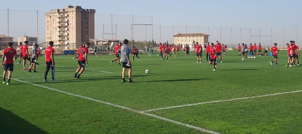 Imagen del entrenamiento matinal de este sábado del Granada en la Ciudad Deportiva (FRAN CALVO)