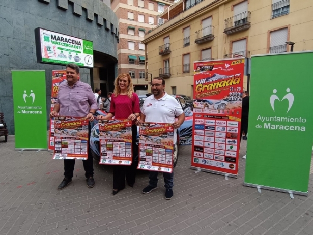 Carlos Porcel, concejal de deportes, Berta Linares, alcaldesa y Arturo Pleguezuelos, organizador (RALLY CIUDAD DE GRANADA)