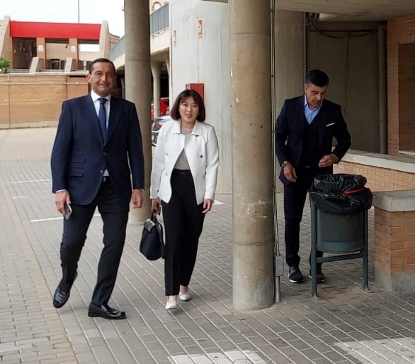 Sophia Yang, entre García Amado y Nico Rodríguez, en una imagen anterior (FRAN CALVO)