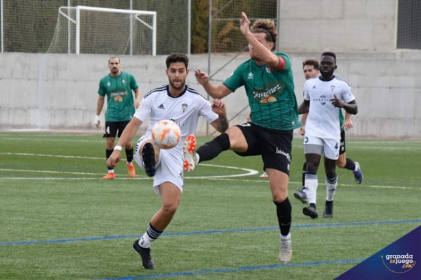 El Huétor Vega empató ante el Marbella (JOSÉ M. BALDOMERO)) 