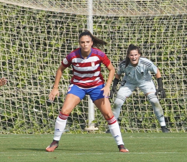 Marta Carrasco, en una acción defensiva (JOSÉ VELASCO / GRJ)