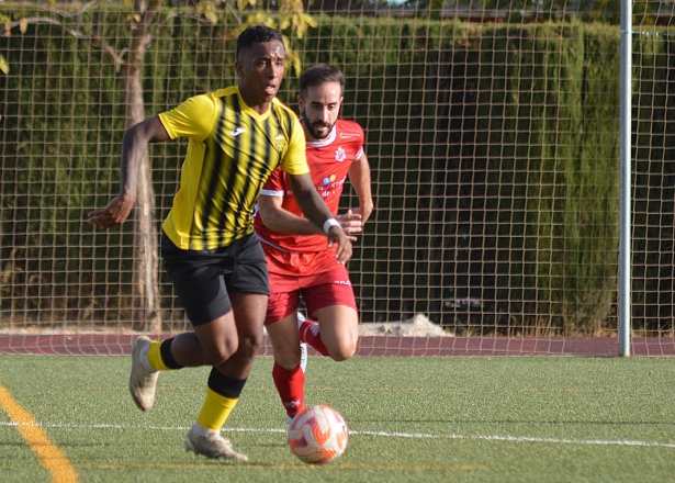Klyverson avanza con el balón (J. PALMA)