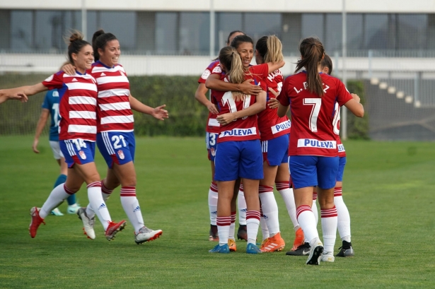 Las jugadoras del Granada Femenino celebran el gol de Mascaró ante el Córdoba (JOSÉ VELASCO / GRJ)