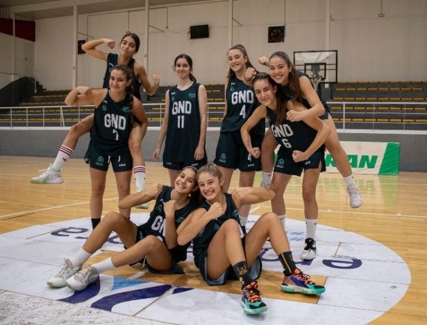 Las ocho jugadoras seleccionadas (FUNDACIÓN CB GRANADA)