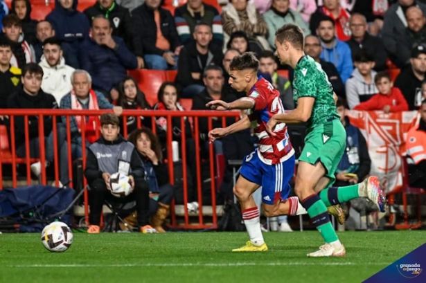 Bryan Zaragoza fue el jugador más destacado del Granada CF (JOSÉ M. BALDOMERO)