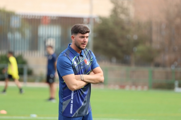 Julio Catalá, entrenador del Arenas de Armilla (JOSÉ ANDRÉS FERNÁNDEZ / ARENAS DE ARMILLA)