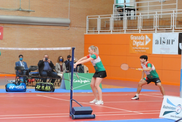 Imagen de un partido anterior (BÁDMINTON GRANADA)