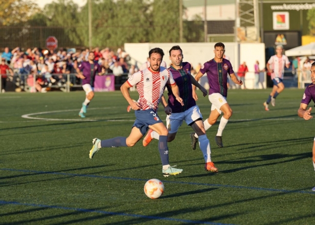 Lance del partido entre el Arenas y el Jaén en el `Municipal de Armilla` (JOSÉ ANDRÉS FERNÁNDEZ / ARENAS DE ARMILLA)