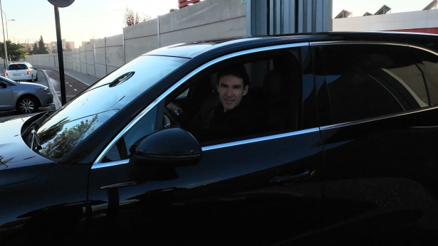 Karanka abandona la Ciudad Deportiva tras despedirse de la plantilla (FRAN CALVO)