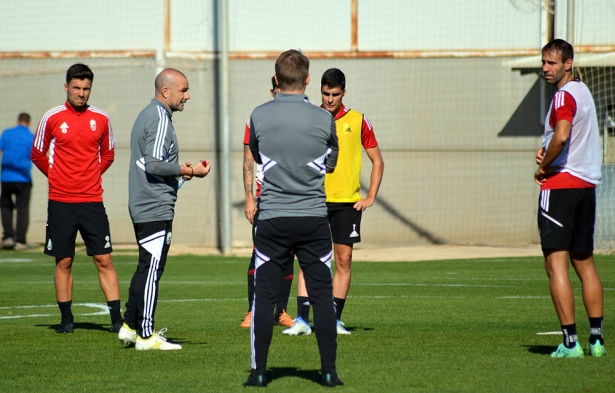 Paco López completó su segundo entrenamiento con el Granada (JAVIER PALMA)