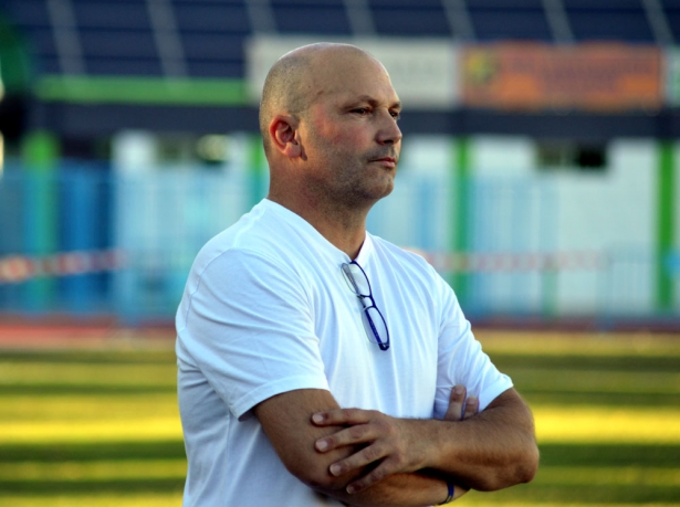 Thierry Pérez, entrenador del conjunto panciverde, en un partido (J. PALMA)