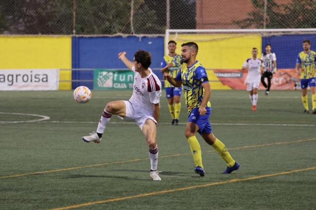 Lance del partido entre el Huétor Tájar y el Albacete (JOSÉ ANDRÉS FERNÁNDEZ)