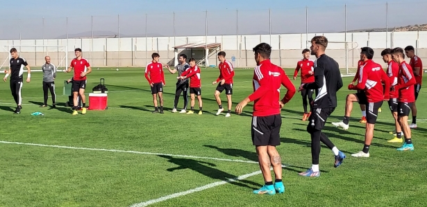 Imagen de la sesión de recuperación del Granada el pasado lunes (FRAN CALVO)
