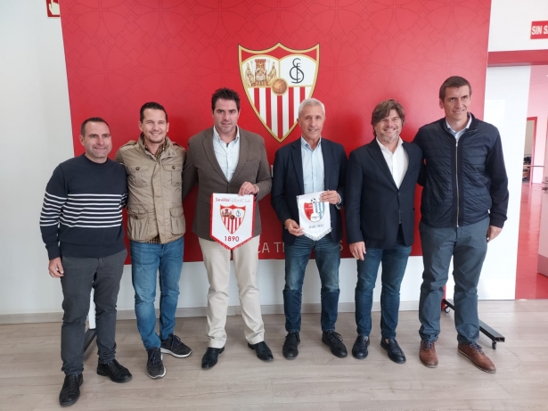 Manu Gallardo, Marcos Gallego, Fermín Criado, Pablo Blanco, Agustín López y Antonio Martín, en la Ciudad Deportiva del Sevilla (ARENAS DE ARMILLA)
