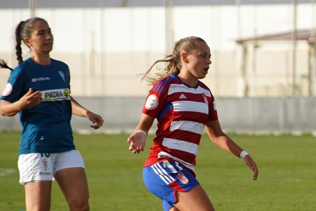 Naima García, en un lance de un partido anterior ante el Córdoba (JOSÉ VELASCO / GRJ)