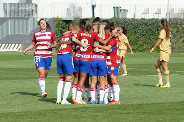 Las futbolistas del Granada celebran un gol en la Ciudad Deportiva durante esta temporada (JOSÉ VELASCO / GRJ)