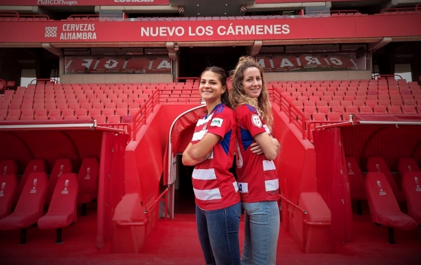 Laura Pérez y Lauri posan en el `Nuevo Los Cármenes` para Granada En Juego (FRAN CALVO)