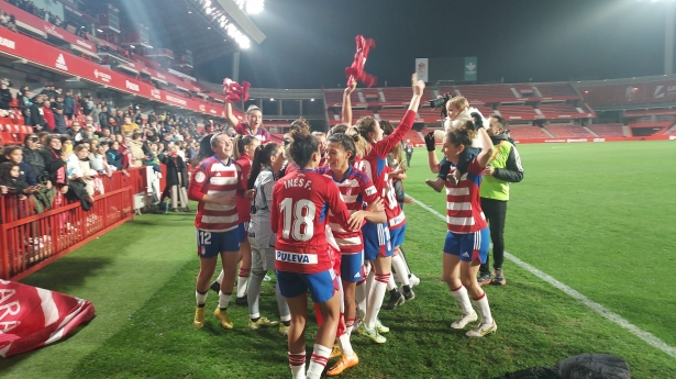 Las jugadoras del Granada festejaron a lo grande el pase copero ante el Betis (FRAN CALVO)