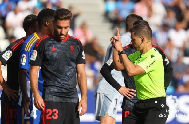 Cordero Vega, durante el Ponferradina - Granada de la presente campaña (LALIGA)