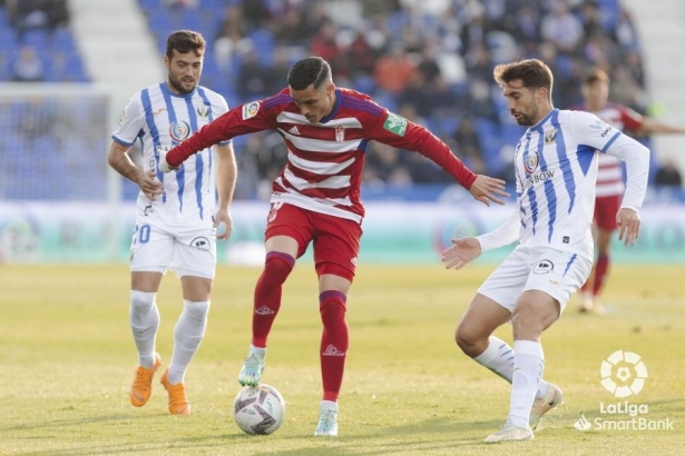 Callejón controla el esférico en un lance del partido ante el Leganés (LALIGA)