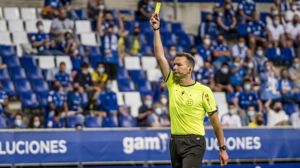 López Toca dirigirá el partido del Granada frente al líder Alavés 