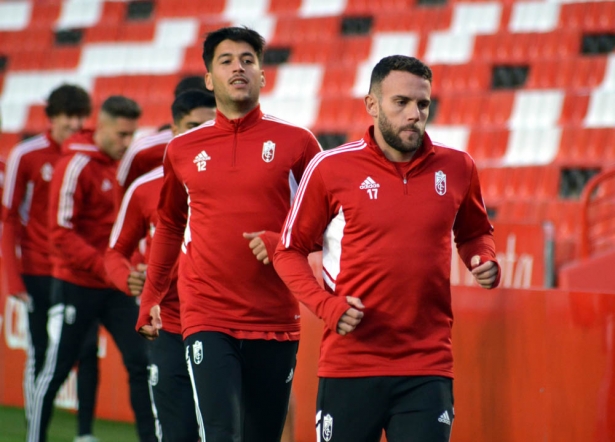 Quini, en el entrenamiento de este jueves en Los Cármenes (J. PALMA)