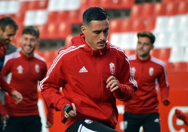 Callejón, durante el entrenamiento previo al duelo frente al Alavés (JAVIER PALMA)