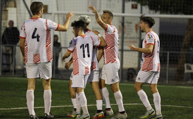 Jugadores del Arenas celebran un gol en el Municipal durante la presente temporada (JOSÉ ANDRÉS FERNÁNDEZ / ARENAS DE ARMILLA)