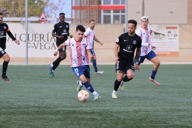Falín, en un lance del partido ante El Palo (JOSÉ ANDRÉS FERNÁNDEZ / ARENAS DE ARMILLA)