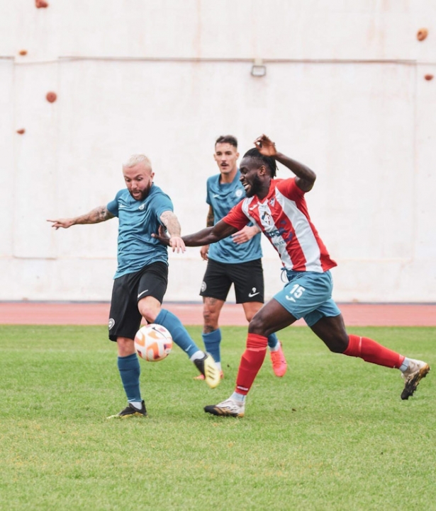 Russell marcó el primer gol del Almuñécar City (CD ALMUÑÉCAR CITY / ARCHIVO) 