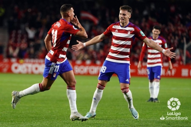 Uzuni celebra su gol ante el Burgos (LALIGA)