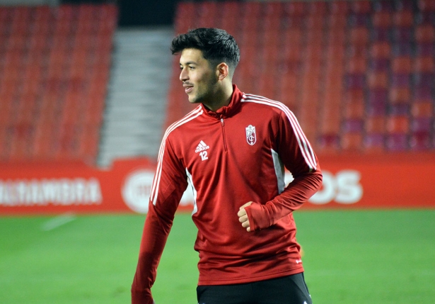 Meseguer, en un entrenamiento con el Granada (JAVIER PALMA)