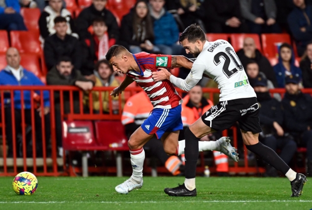 Uzuni, que ha marcado 11 goles, no se ha estrenado aún como visitante (JOSÉ M. BALDOMER)