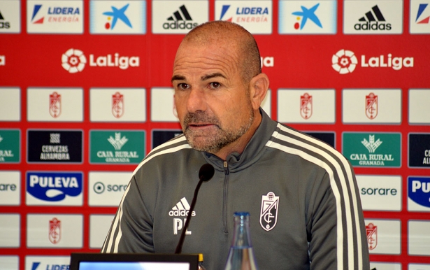 Paco López en un momento de la rueda de prensa previa al encuentro ante el CD Lugo (J. PALMA)