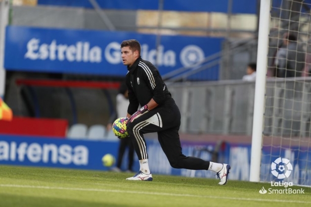 Raúl Fernández, durante el calentamiento previo al partido del Granada en el `Anxo Carro` (LALIGA) Raúl Fernández, durante el calentamiento previo al partido del Granada en el `Anxo Carro` (LALIGA)